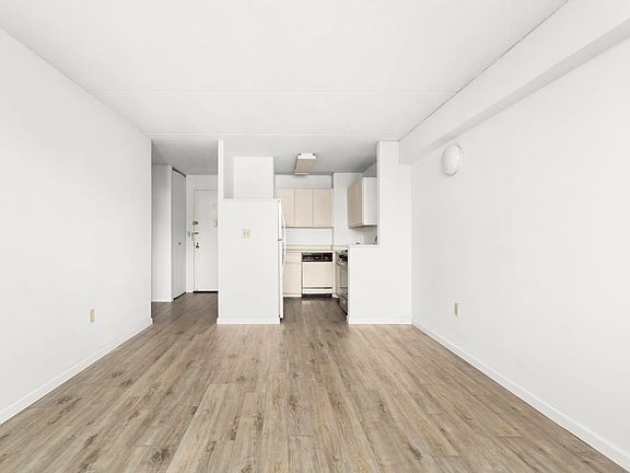 4th image of 301 Cathedral Pkwy #6C