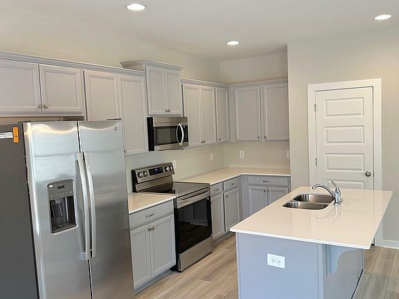 5th image of 310 Shiloh Creek Dr
