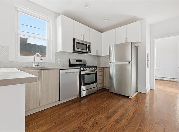 3rd image of 76 Bowers St
