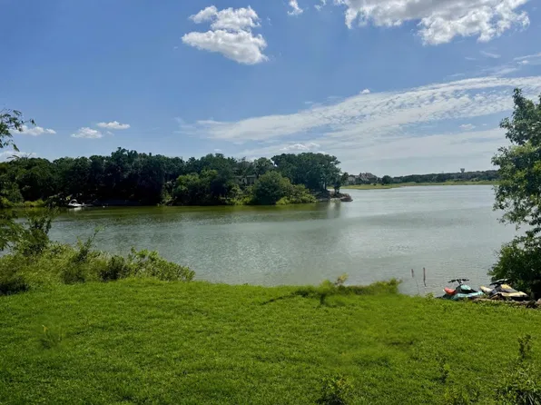 117 Scenic Dr, Highland Village, TX 75077