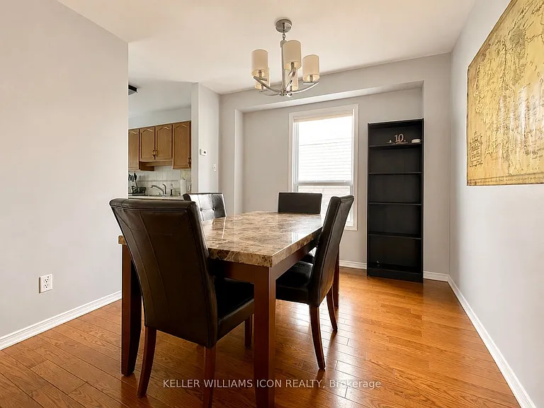 40 Thornbury Cres — Photo 7