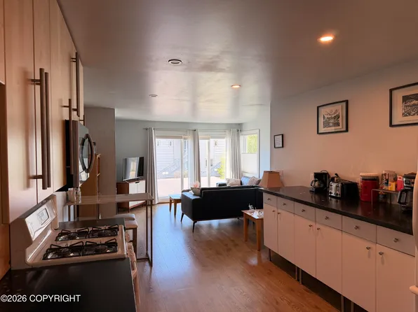 809 O Pl, Anchorage, AK 99501