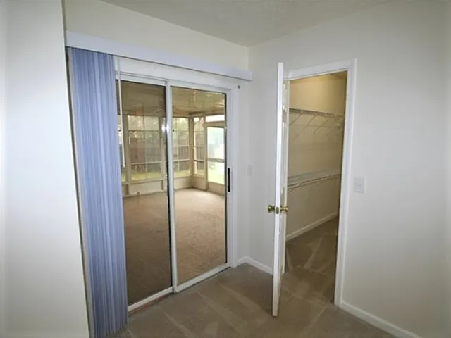 2416 Bradfield Ct — Photo 7