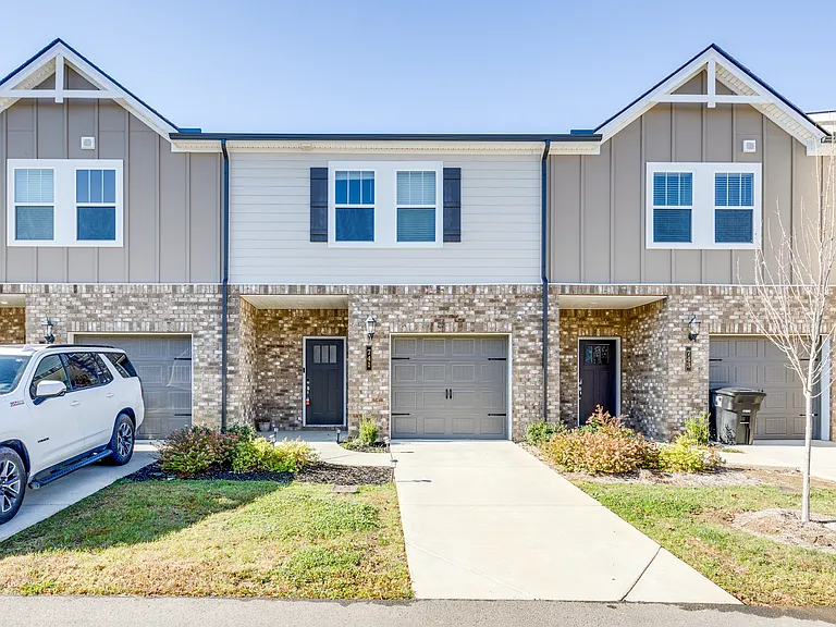 725 Prairie View Dr #1 — Photo 1