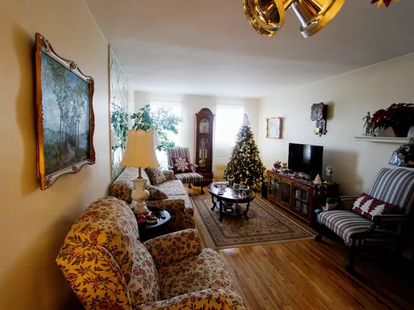 2229 Knapp Street image 4 of 11