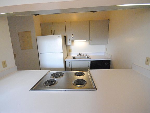 3rd image of 909 Geyer Ave #B