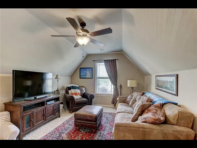 3720 Oakridge Cir — Photo 9