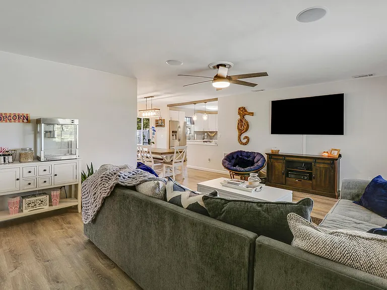 1302 SE Madison Ave — Photo 3