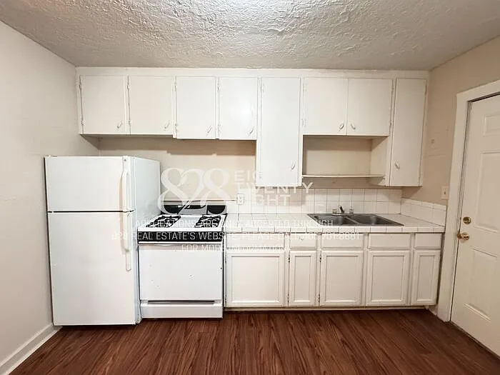 507 E Walnut St — Photo 13