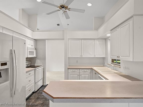 3rd image of 1806 Citadel St