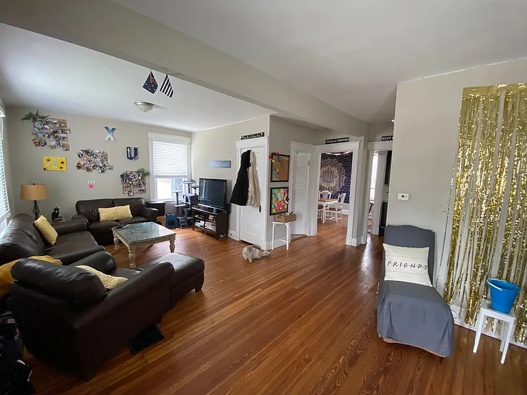 2124 Hudson Ave — Photo 2