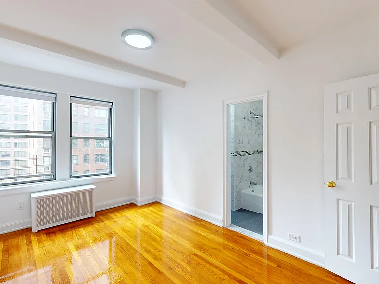 301 E 38th St #11F — Photo 8