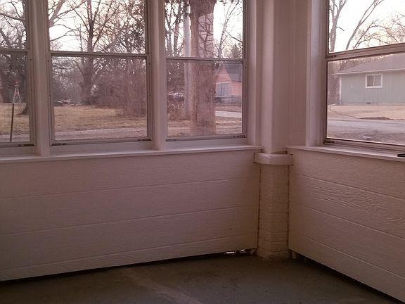 3rd image of 311 Grant St