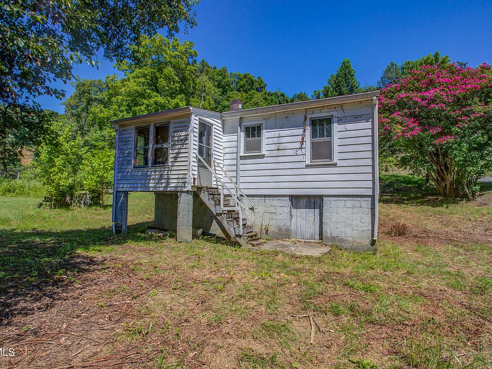 16th image of 2346 Carolina Ave