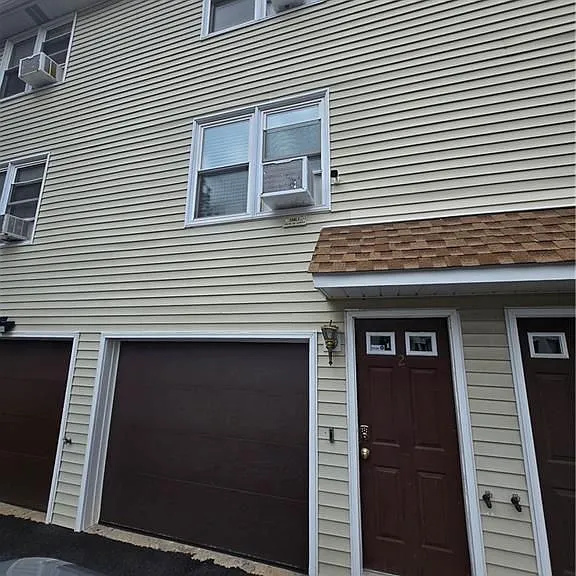10 Burleigh St #2 — Photo 1