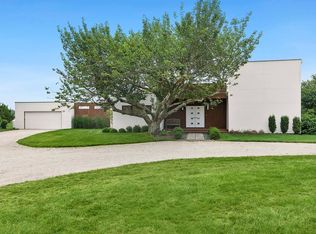 83 Pauls Ln, Water Mill, NY 11976