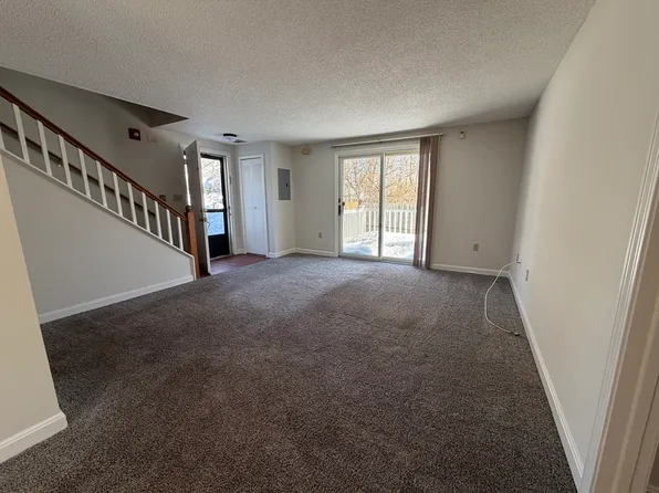 213 Victoria Heights Rd Unit 213, Hyde Park, MA 02136