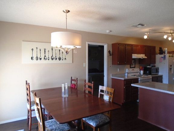 4th image of 1207 Henry Ln