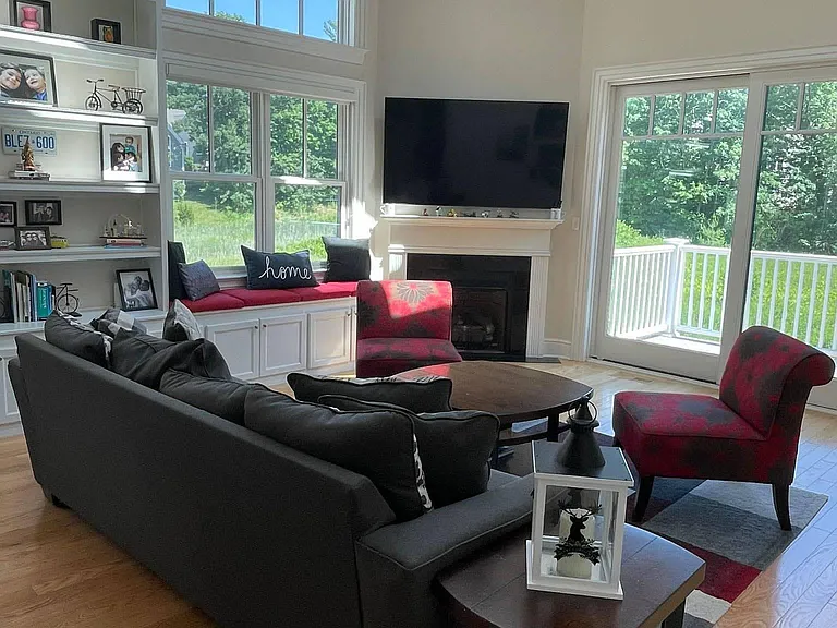 56 Green Meadow Dr — Photo 1