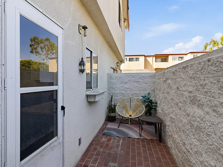 856 W Beach Ave — Photo 21