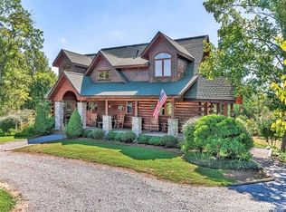 105 Hobby Horse Ln, Hendersonville, NC 28792