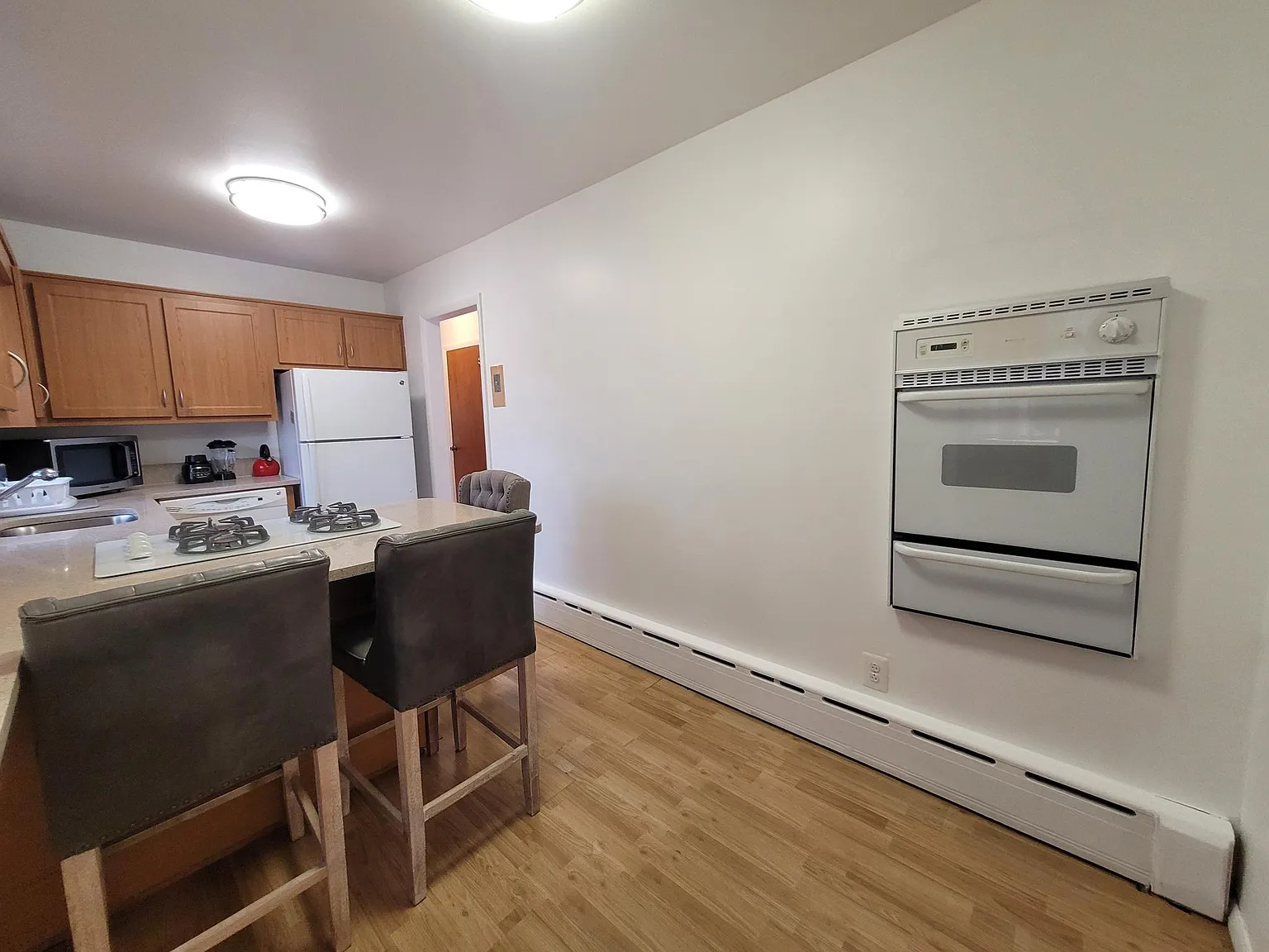 3 bed, 2500 sqft, $4,350 — Photo 4