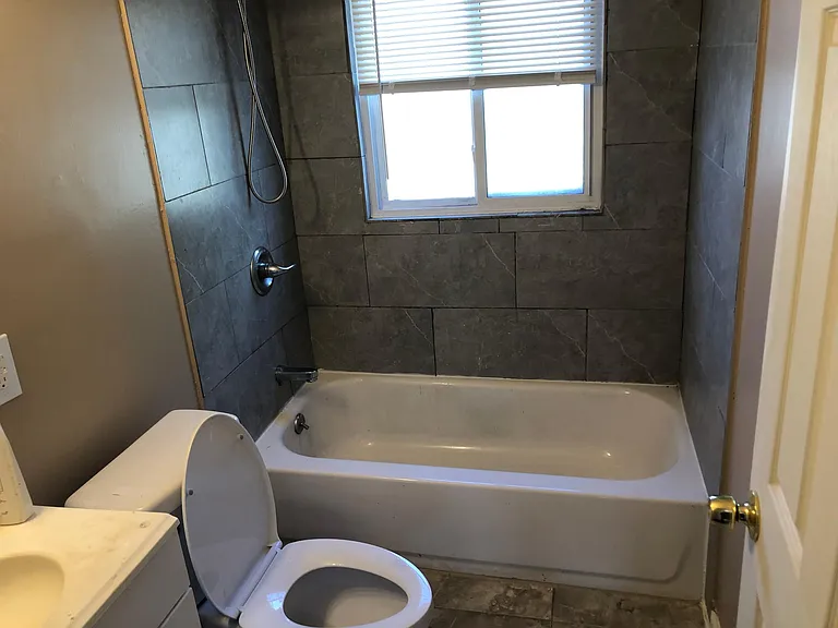 13931 Marshall Ave — Photo 3