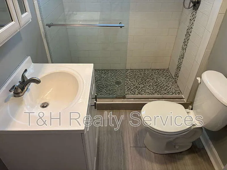 1427 S Olive St — Photo 11