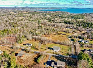 24 Peacedale Dr, Lincolnville, ME 04849