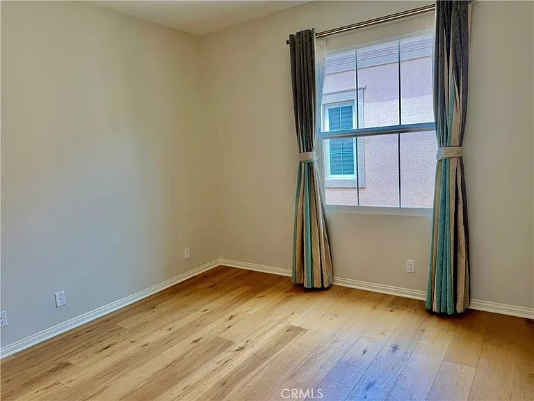 102 Chestnut Grv — Photo 25