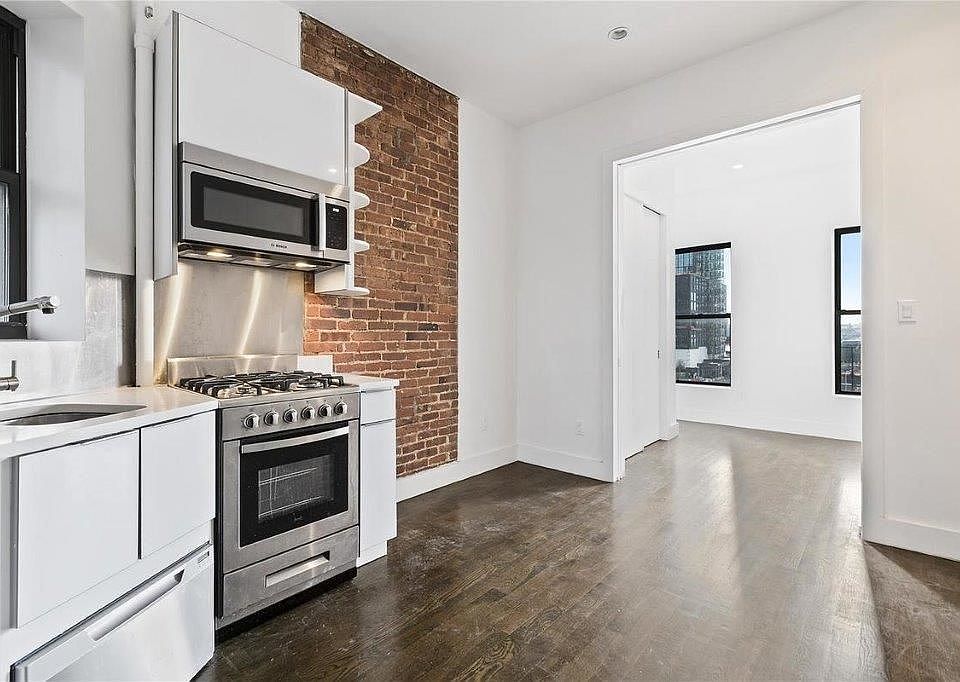 1st image of 440 10th Ave #3RF