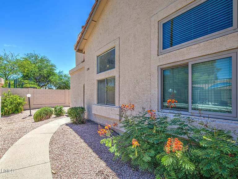 2019 W Lemon Tree Pl — Photo 3