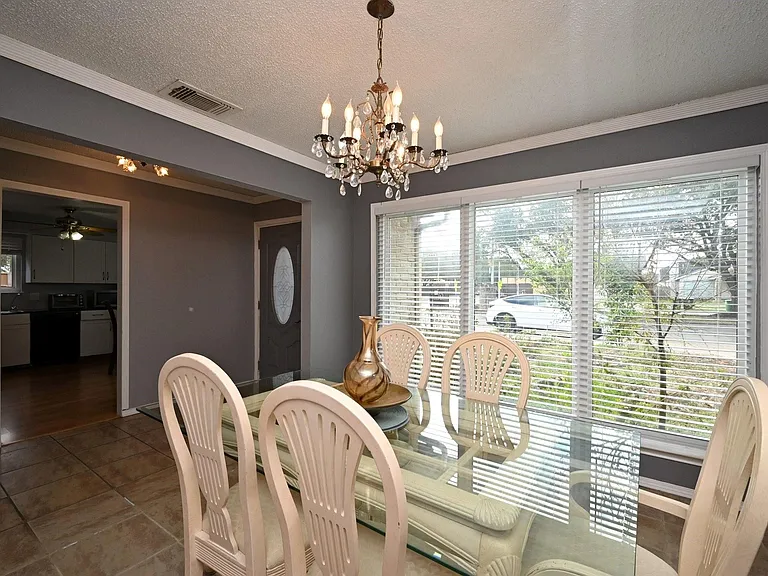 13102 Richmond Ave — Photo 7