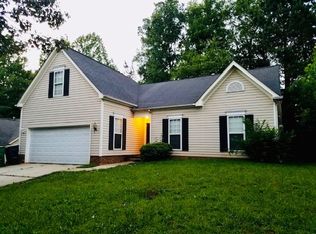 5921 Lawnmeadow Dr, Charlotte, NC 28216