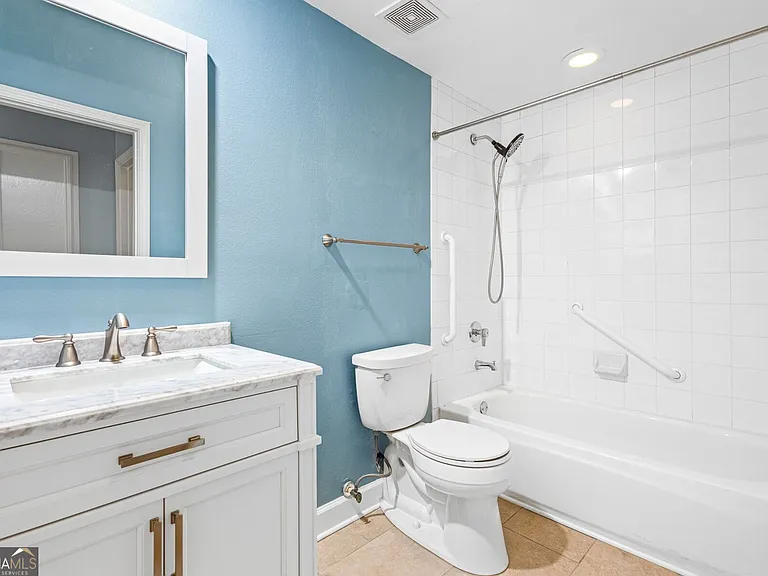 3777 Peachtree Rd #1402 — Photo 19