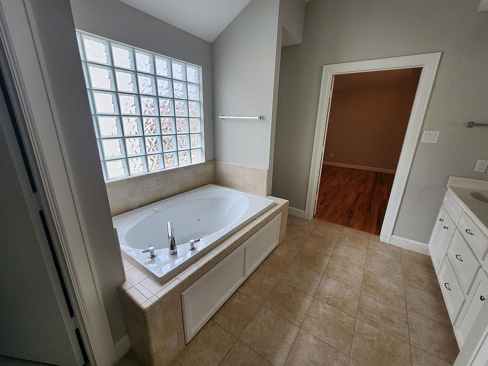 1st image of 3709 Main Aspen Dr