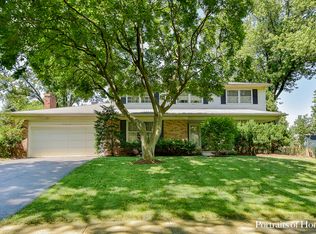 26W374 Menomini Dr, Wheaton, IL 60189