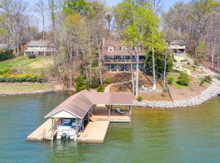 16104 Smith Mountain Lake Pkwy, Huddleston, VA 24104
