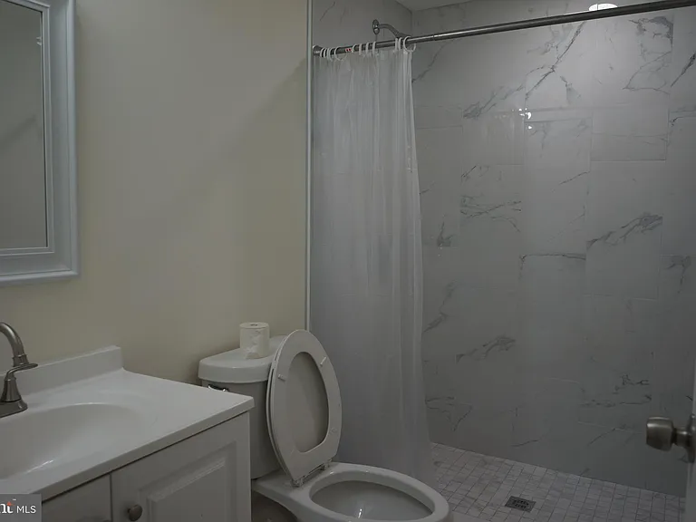 135 Gay St — Photo 16