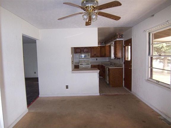 4th image of 4019 Middlebrook Dr