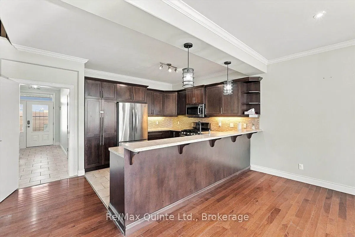 3 bed, $2,300 — Photo 4