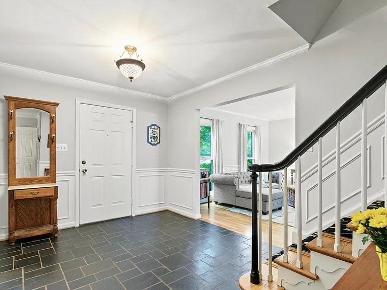 11002 Warwickshire Dr — Photo 30