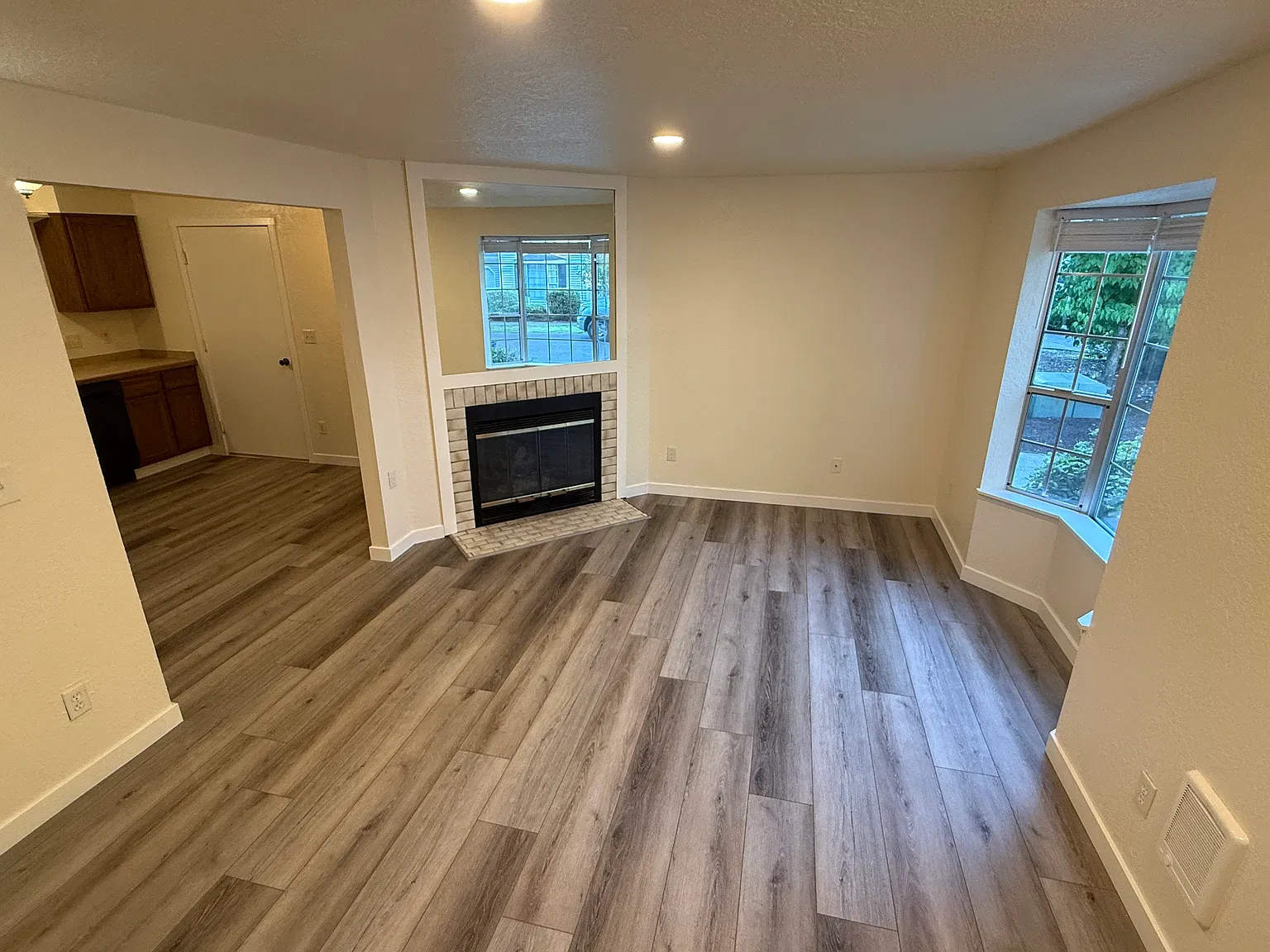 2 bed, 1.5 bath, 1000 sqft, $2,100 — Photo 1