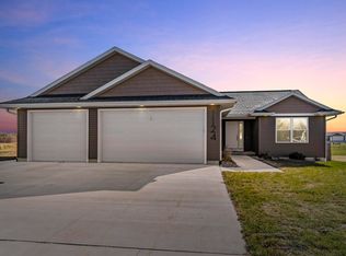 1124 Lozmar Ln, Shell Rock, IA 50670
