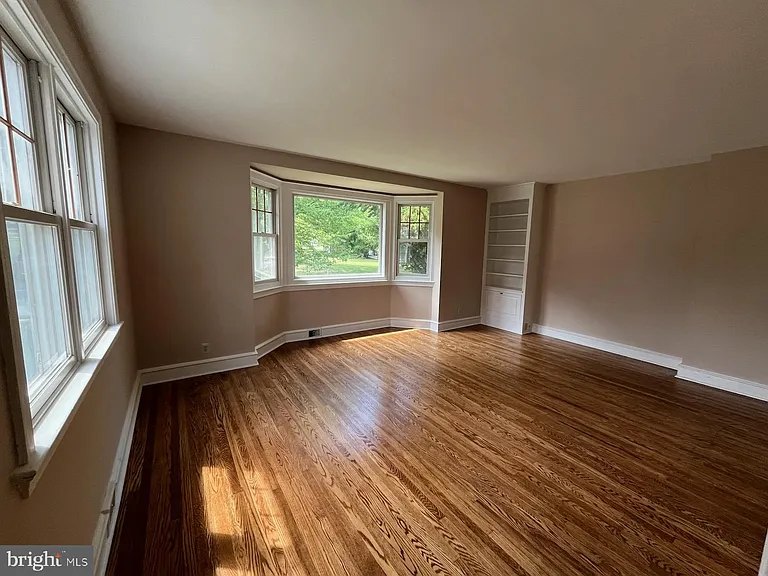 27 Bysher Ave — Photo 2