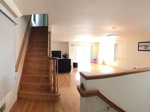 4th image of 108 Logan Ave