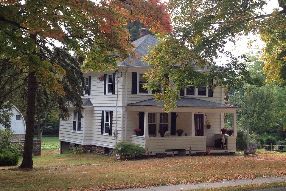 2nd image of 414 S Elm St