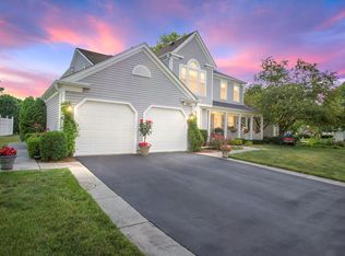 1811 Maine Dr, Elk Grove Village, IL 60007