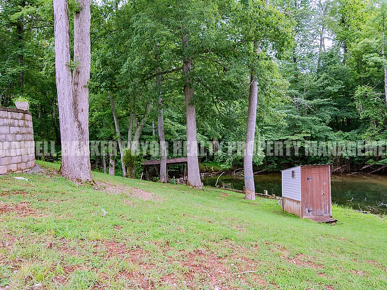 165 Lakeshore Ct — Photo 51