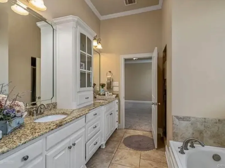 810 Eagles Nest — Photo 9